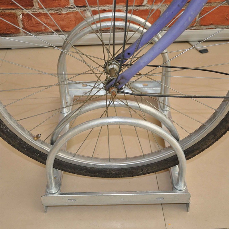 Venkovní vícenásobný přenosný podlahový stojan pro 2 horská kola